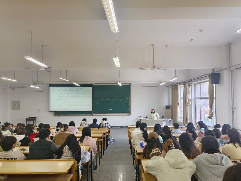 化学化工学院成功举办2026年师范生从业技能大赛宣讲动员...